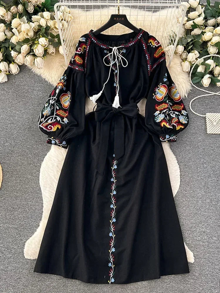 Frauen Frühling Herbst Kleid Vintage Ethnischen Stil Laterne Langarm Bestickt Rundhals Schlank A-linie Baumwolle Leinen Kleid D4930