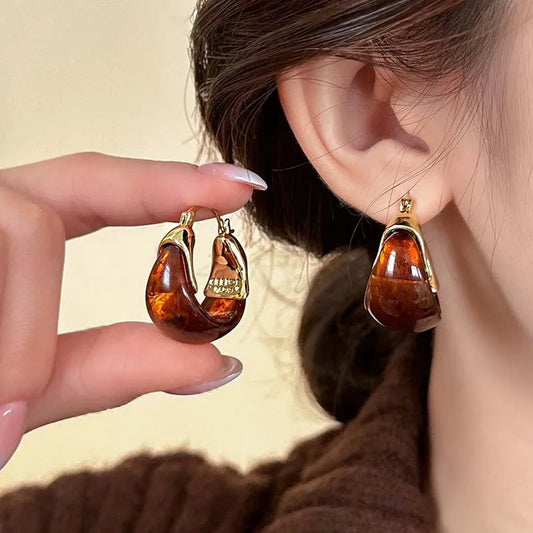 Vintage Maillard Colors Brown Resin Earrings for Women U-shaped Hoop Earrings Vintage Retro Gold Plated Daily Ear Jewelry Gifts.