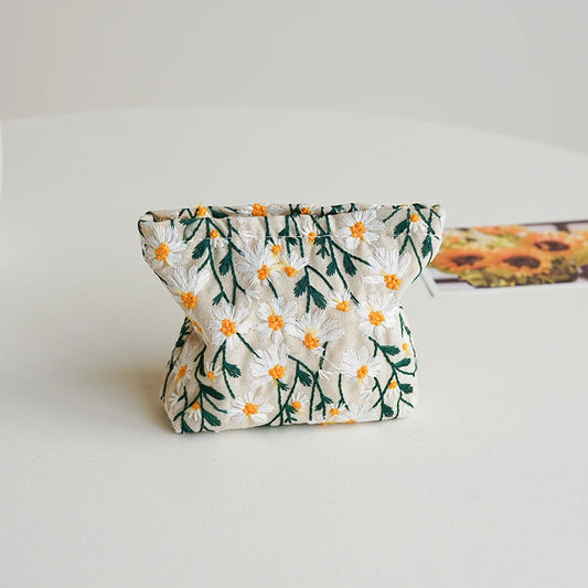 White Embroidery Daisy Women's Makeup Bag Portable Coin Purse Key Case Cosmetics Lipstick Storage Bag Commuter Liner Bag Ins.