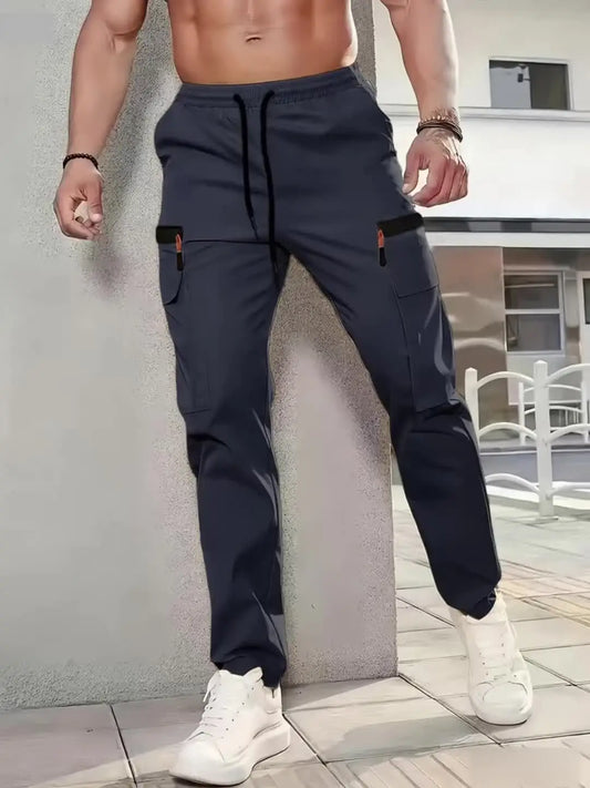 Outdoor-Arbeitshose für Herren – strapazierfähiges Polyester, mehrere Taschen, elastischer Bund mit Schlaufen, leicht und atmungsaktiv.