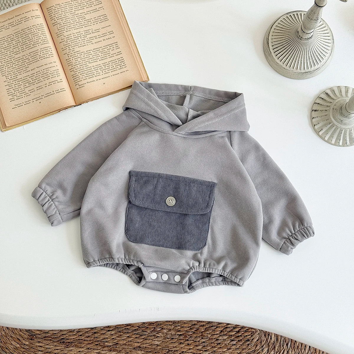 Herbst Neue Baby Minimalistischen Hoodie Lange Ärmel Große Tasche Klettern Kleidung Baby Neugeborenen Artikel Bodys & Einteiler.