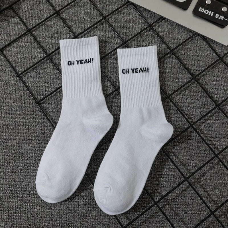 Simple European and American street letters white men's and women's socks sports hip hop college style socks.