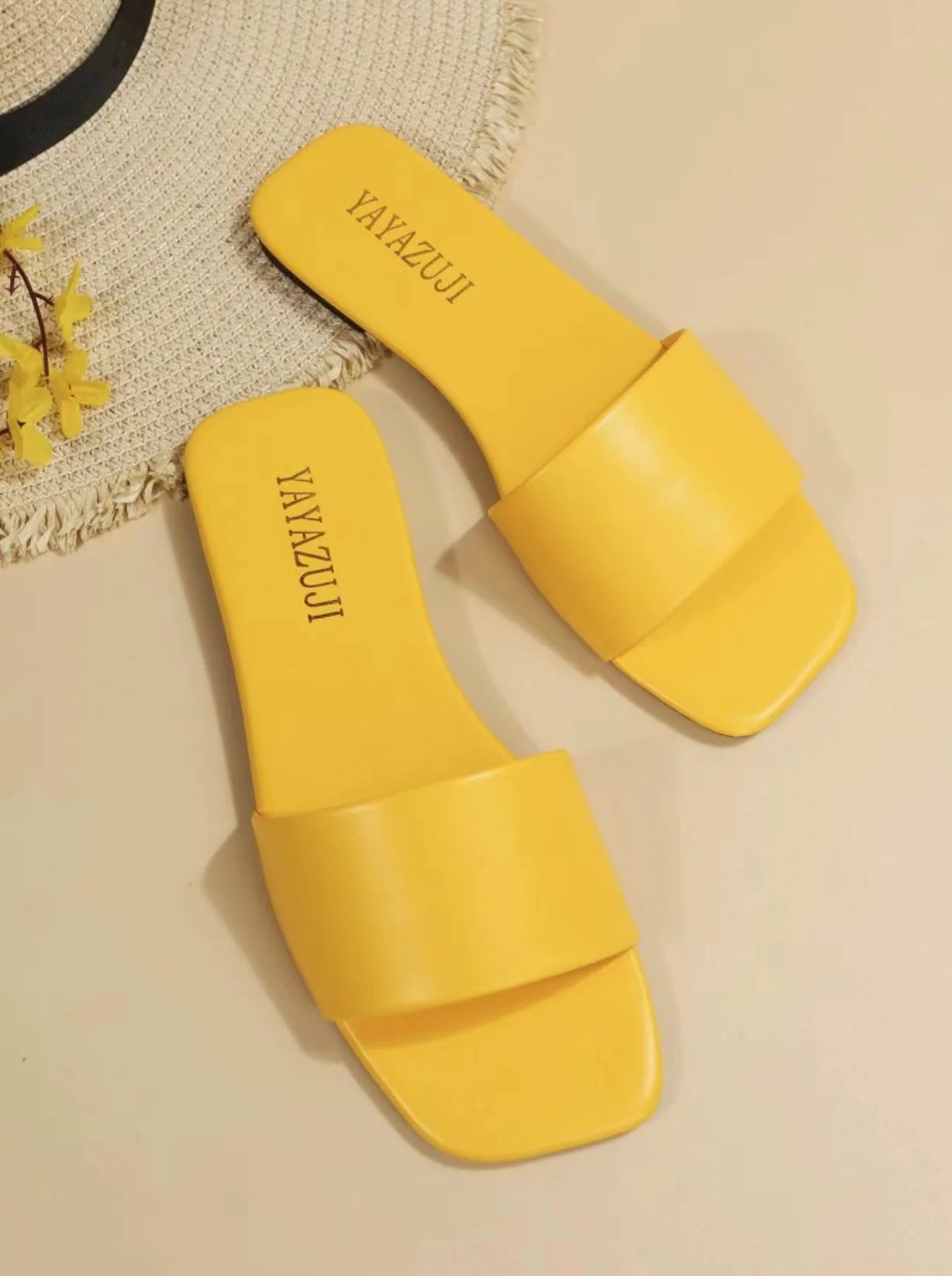 Women Fashion Sandals 2025 New Summer Flat Shoes Square Toe Slip-on Girls Indoor Street Slippers Plus Size Beach Slides