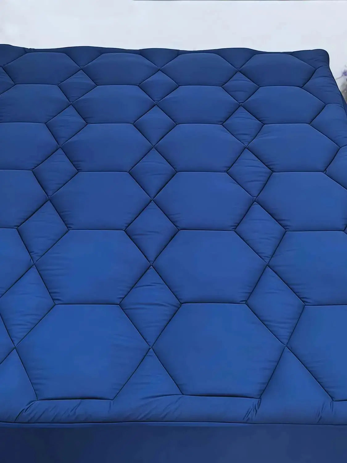 Cooling Quilted Fitted Mattress Pad Soft Noiseless Skin-friendly Bedspread Machine Washable Comfort Mattress Protective Cover.