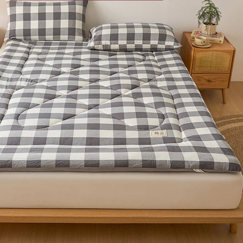 A-Class Cotton Mattress for Student Dormitories Nordic Checkered Printed Thick Cushion for Bed All-Season Single Home Decoration.