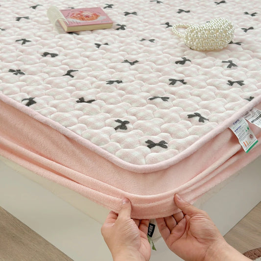 Quilted Velvet Bed Cover Printed Bedspread for Home Winter Mattress Protector Thicken Bed Linen 매트리스 커버 (No Pillowcase).