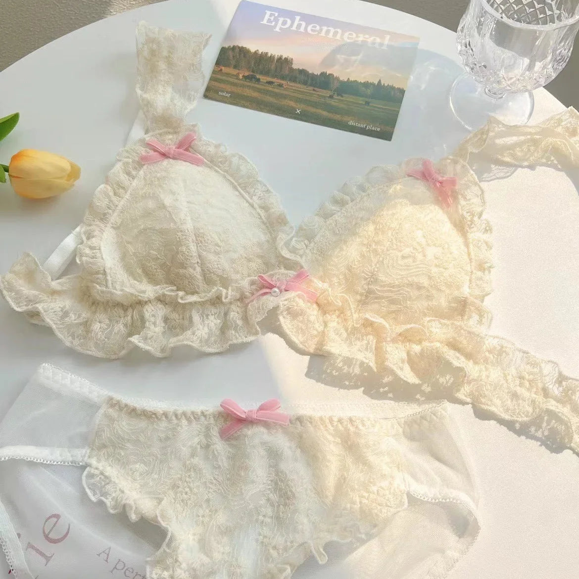 Japanese girl underwear female sweet cute pure desire without underwire bow lace edge thin bra set.
