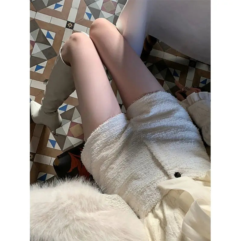 2023 Fall/Winter French Style Tweed Shorts High-Waisted Slimming Boot Shorts for Women Elegant Chic Design Versatile and Unique.