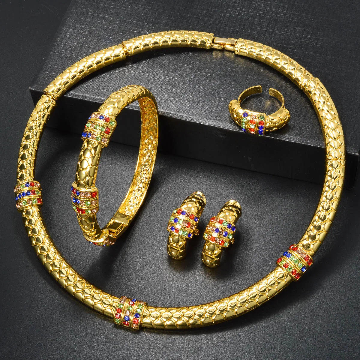 Luxury 18k Gold-Plated Women's Jewelry 4-Piece Round Necklace Bracelet Earrings Ring Gold Classic Dubai Wedding Gift.