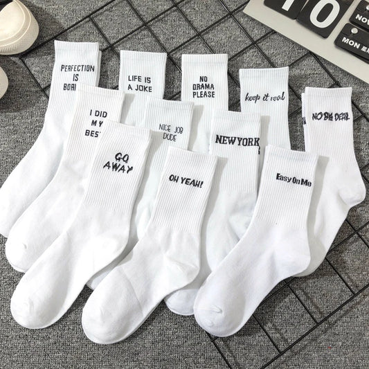 Simple European and American street letters white men's and women's socks sports hip hop college style socks.
