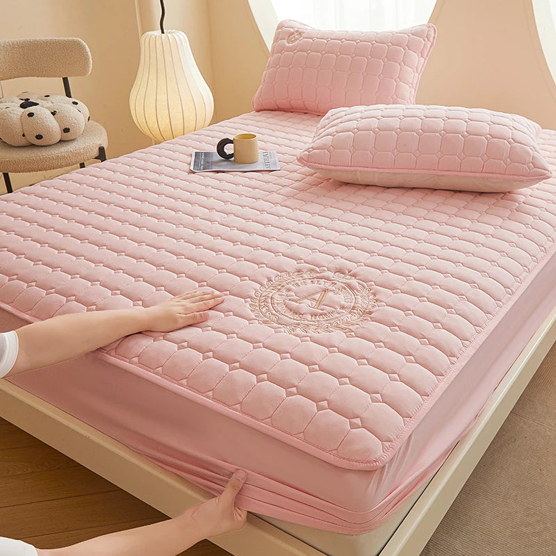 WOSTAR Thicken quilted mattress protector cover solid embroidery luxury double bed elastic fitted sheet style bed protection pad.