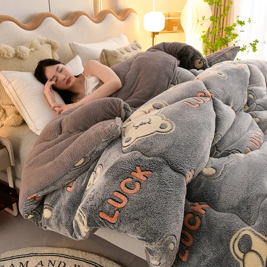 1Pc Snowflake Velvet Skin-Friendly Milk Velvet Quilt Quilt Core Suitable for Bedroom Apartment Winter Thickeneded Warm Comfortable Fashion Print Ins Style 1.5/1.8/2/2.2m Bed.