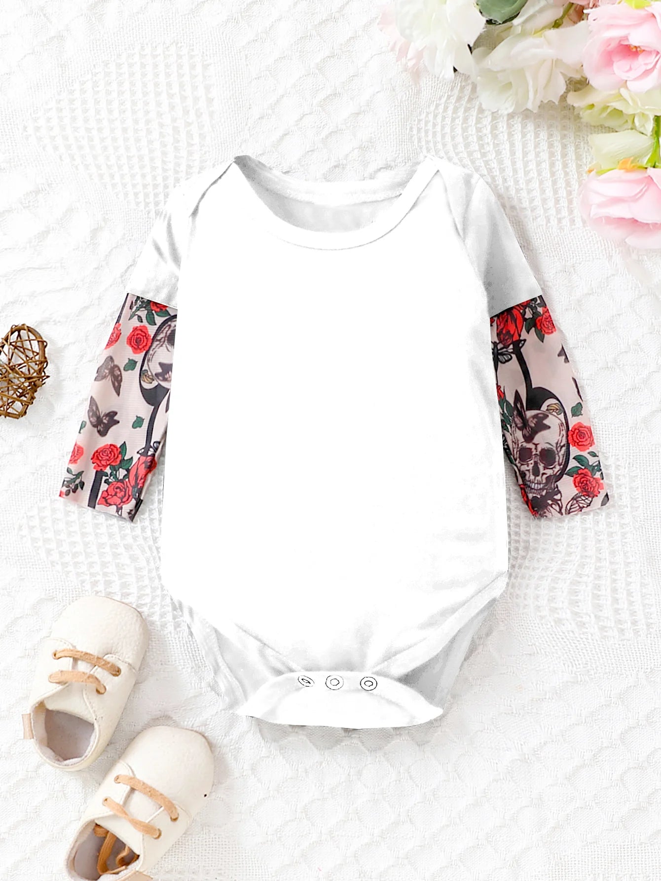 Sommer Baby Boy Kleidung Body suits Mode Neugeborenen Stram pler gefälschte zwei tätowierte Ärmel Baumwolle bequeme Baby Bodysuit Einteiler.