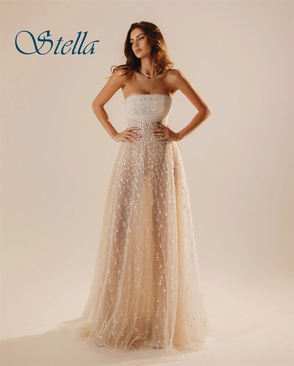 Maßgeschneidertes Temperament, trägerloses, ärmelloses Abendkleid, hochwertige Tüll-Abschlussballkleider, zarte Blumen, Brautparty-Kleider.