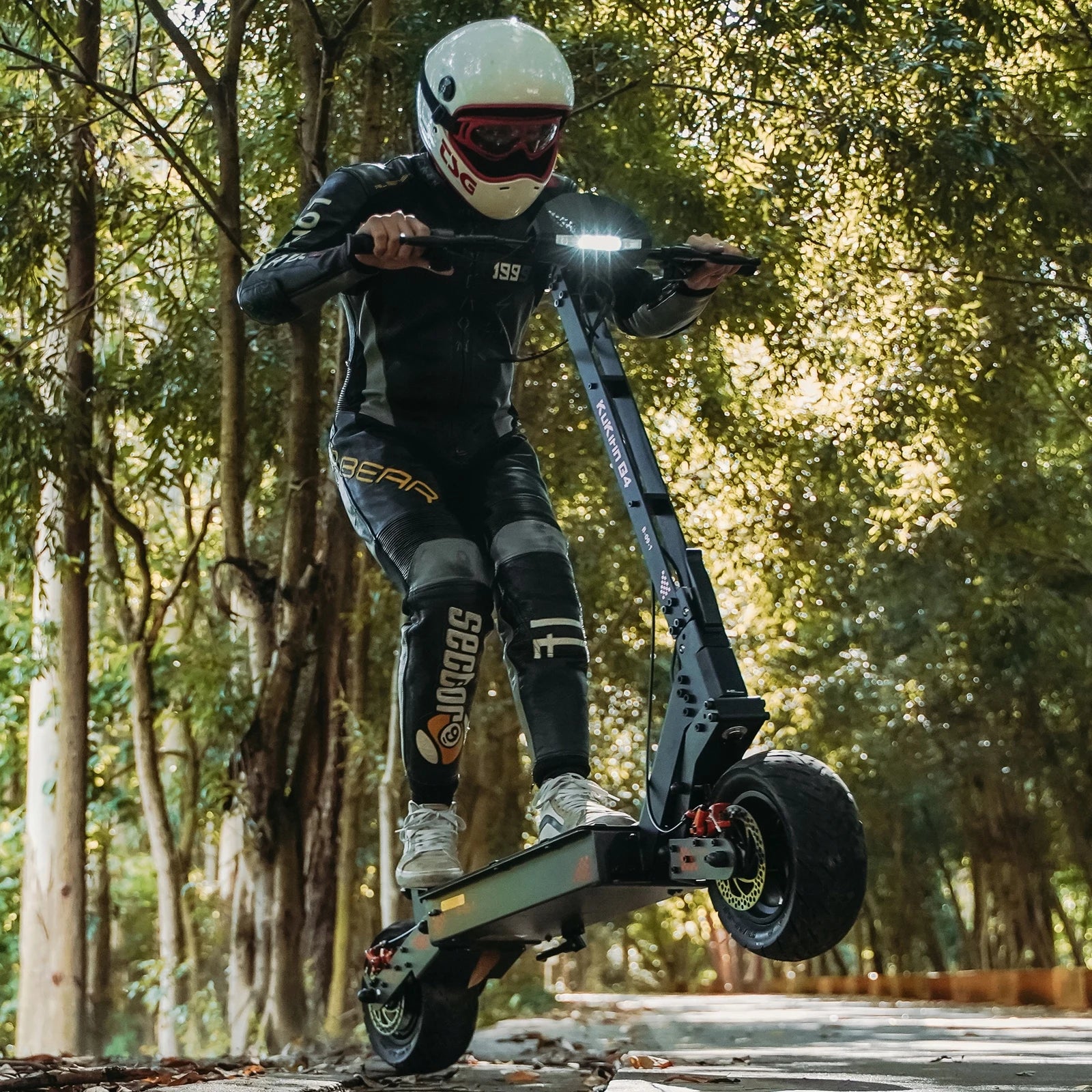 KuKirin G4 Electric Scooter Foldable , 2000W Motor, 60V 20Ah Battery, 70km/h Top Speed, 75km Range, 11'' Tubeless Wheels.