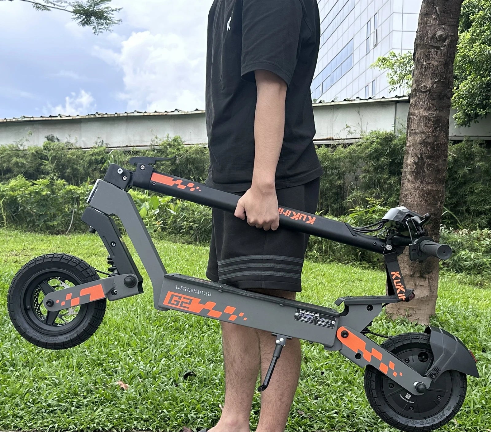 Kukirin G2 Foldable Electric Scooter  1200W Peak Motor 48V 15.6Ah Battery 10-inch Tire 45km/h Max Speed 55km Range.