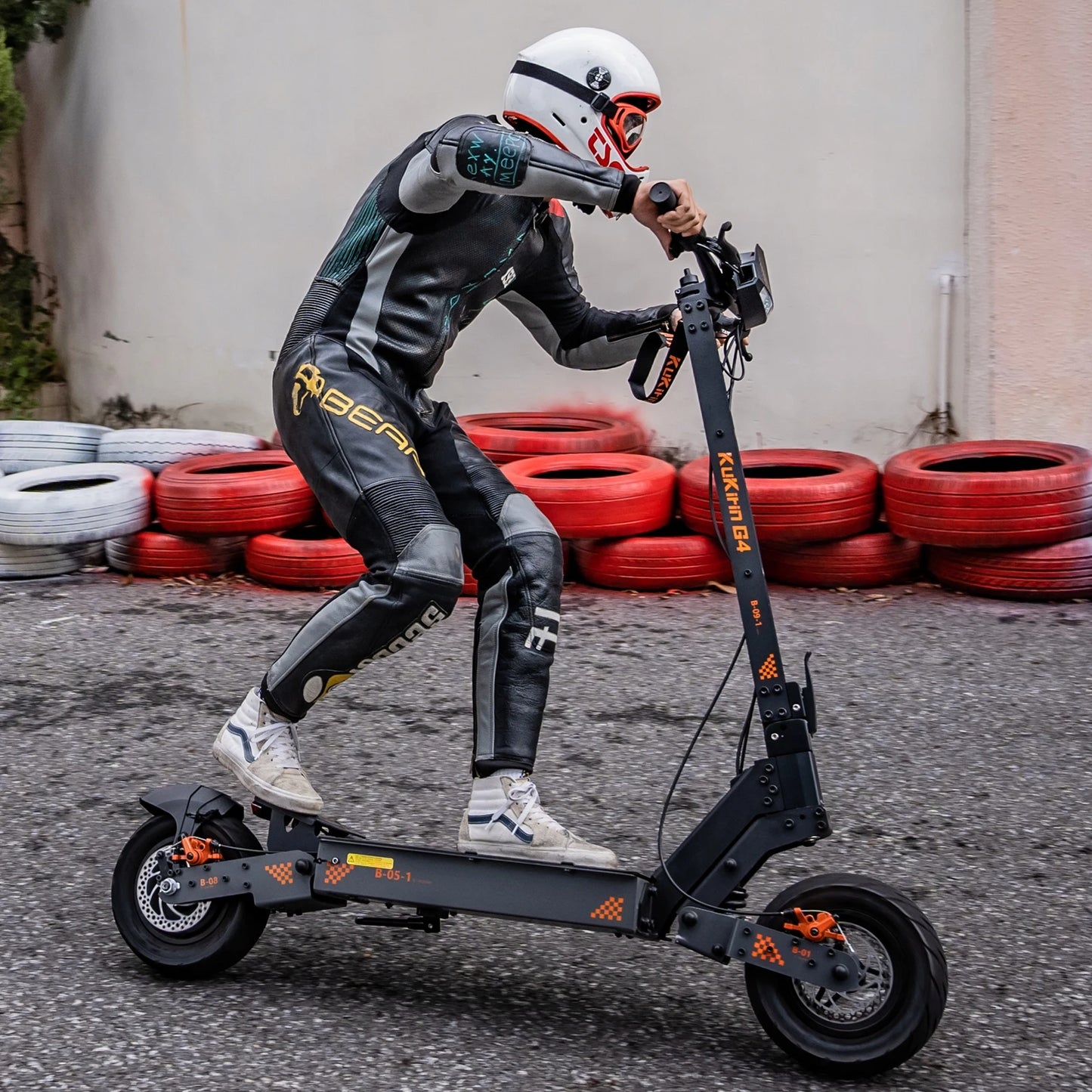 KuKirin G4 Electric Scooter Foldable , 2000W Motor, 60V 20Ah Battery, 70km/h Top Speed, 75km Range, 11'' Tubeless Wheels.