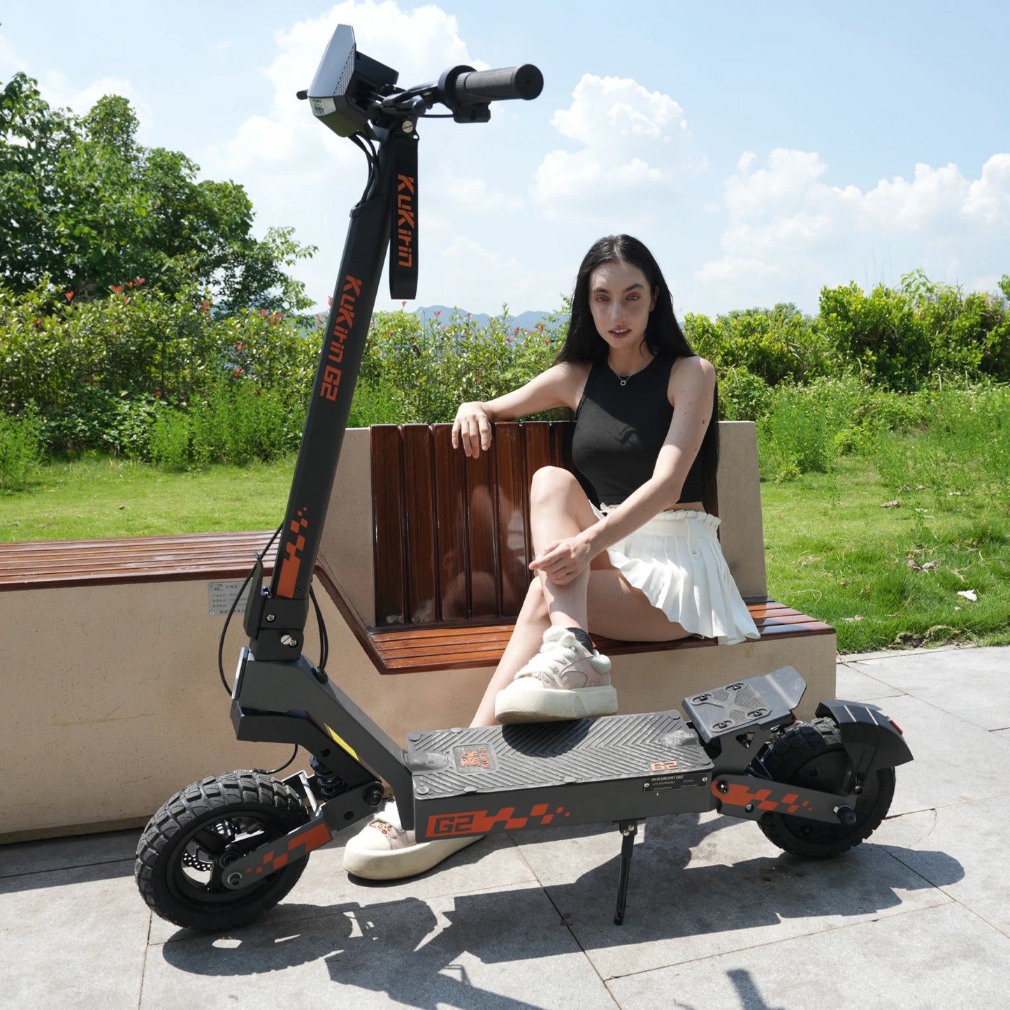 Folding Electric Scooter 48V 15AH(18650lithium battery), 800W Motor, 45KM/H 55KM,10'' Tubeless Wheels.