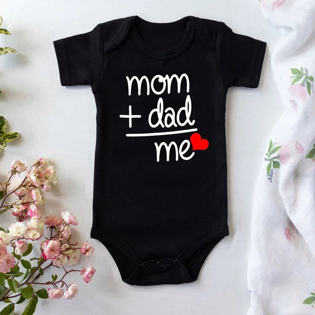 Mom + Dad = Mich Neugeborenen Baby Mädchen Romper Kleinkind Mädchen Jungen Kleidung Ropa Pyjama Strampler Kinder Kurzarm Body urlaub Geschenke.