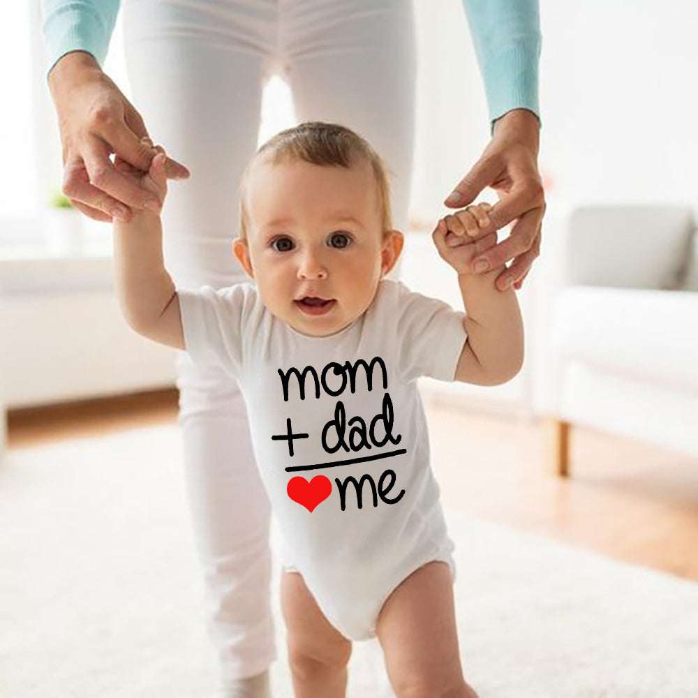 Mom + Dad = Mich Neugeborenen Baby Mädchen Romper Kleinkind Mädchen Jungen Kleidung Ropa Pyjama Strampler Kinder Kurzarm Body urlaub Geschenke.