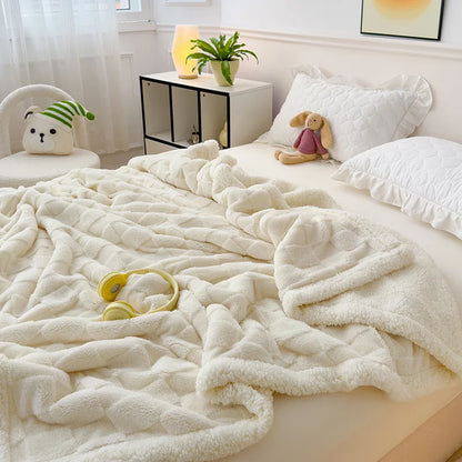 Ornate Jacquard Taffeta Comfort Blanket 100% Polyester Double-Layer Knitted Eco-Friendly Embroidered Pattern.