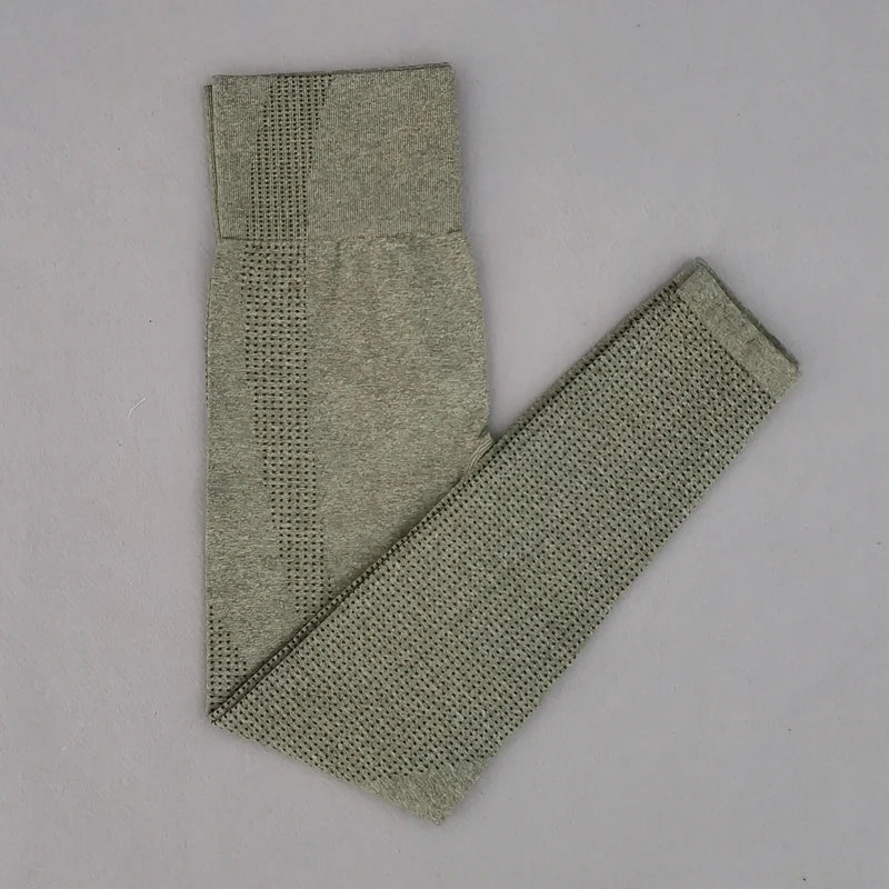 Seamless Yoga Crop Top For Women Long Sleeve Gym Workout Tops with Thumb Holes Sports Running Shirt Women Sportswear.