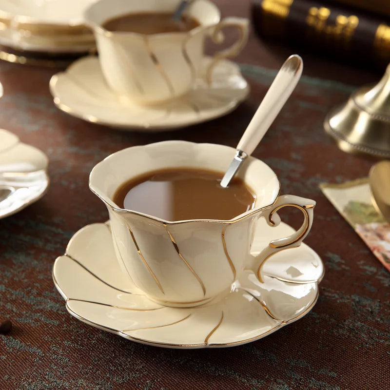 Exquisite Europe Noble Bone China Coffee Cup Saucer And Spoon Set with Gold Ceramic Cappuccino Afternoon Tea Cup.