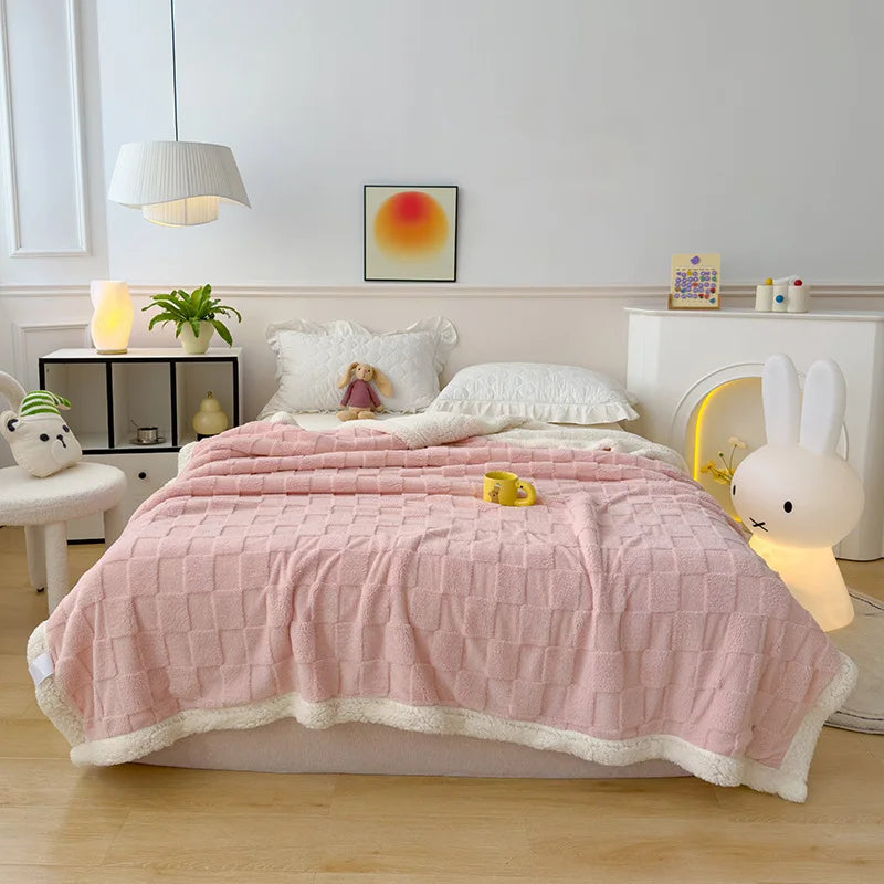 Ornate Jacquard Taffeta Comfort Blanket 100% Polyester Double-Layer Knitted Eco-Friendly Embroidered Pattern.