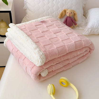 Ornate Jacquard Taffeta Comfort Blanket 100% Polyester Double-Layer Knitted Eco-Friendly Embroidered Pattern.