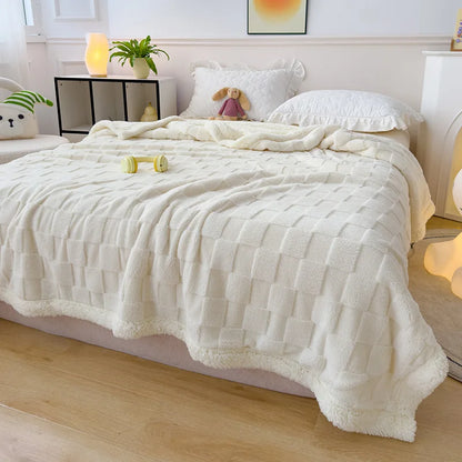 Ornate Jacquard Taffeta Comfort Blanket 100% Polyester Double-Layer Knitted Eco-Friendly Embroidered Pattern.