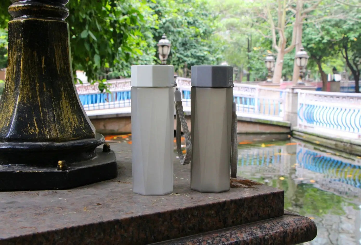 Portable Plastic Water Bottle Creative Matte Water Cup Outdoor Juice Leak-Proof Sports Bottle with Rope Travel Camping Bottles.