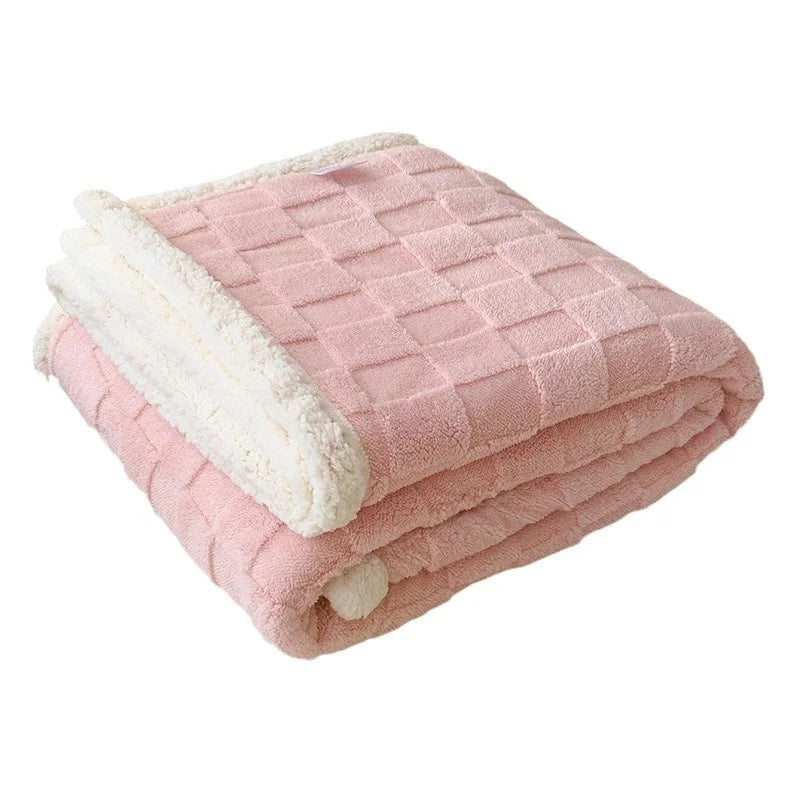 Ornate Jacquard Taffeta Comfort Blanket 100% Polyester Double-Layer Knitted Eco-Friendly Embroidered Pattern.