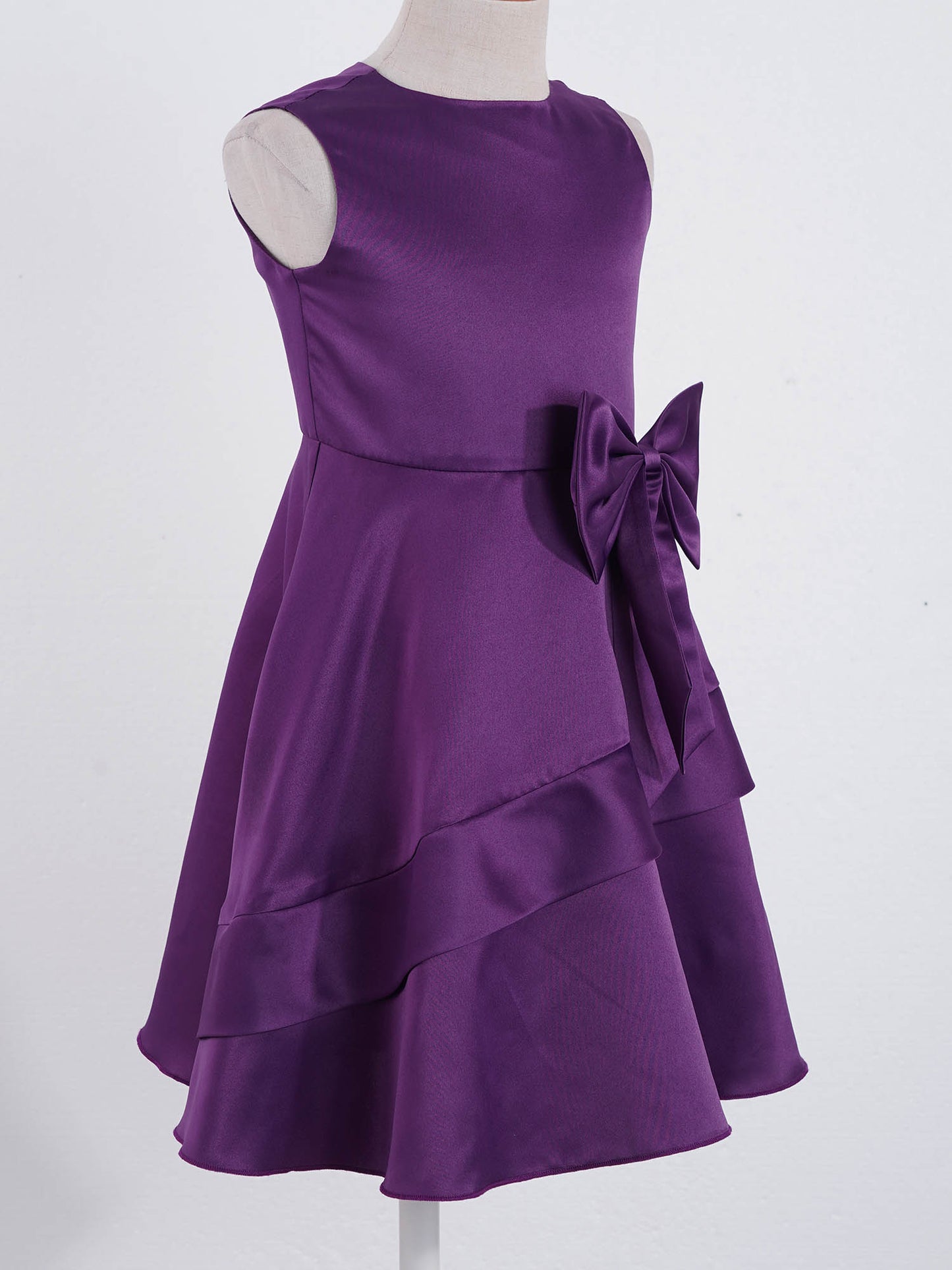 Mädchen Sommer ärmelloses Prinzessinnenkleid Elegantes Satin Hochzeit Brautjungfer Partykleid Große Schleife A-Linie Tutu für Geburtstagsabend.