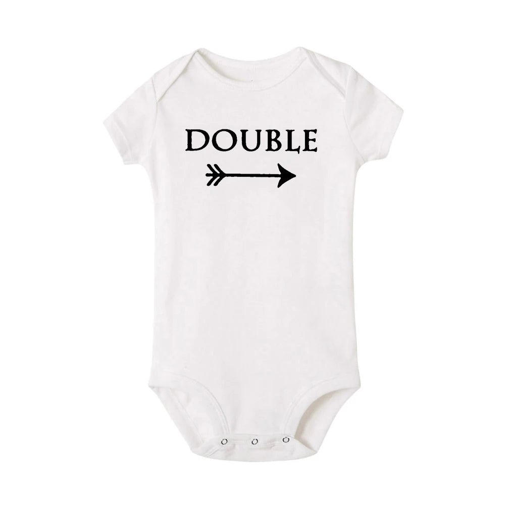Neugeborenen Baby Bodys Doppel Ärger Twin Kinder Unisex Kurzarm Strampler Playsuits Outfits Jungen Mädchen Geboren Krabbeln Kleidung.
