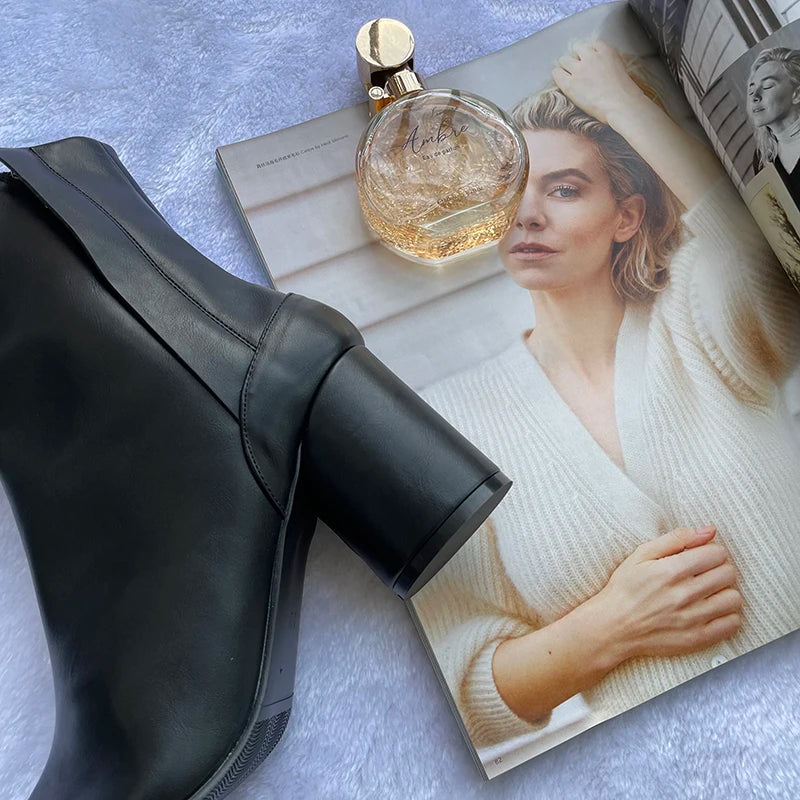 2024 Luxury Brand Design Leather Tabi Boots Fashion Round Chunky High Heel Ankle Boots For Women Autumn Winter Split Toe Shoes.