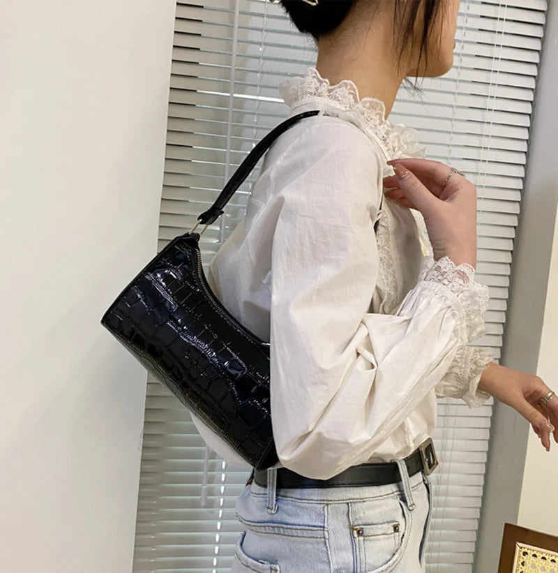 Fashion PU Leather Bags for Women Alligator Pattern Armpit Handbag Female Small Underarm Messenger Bag Purse.