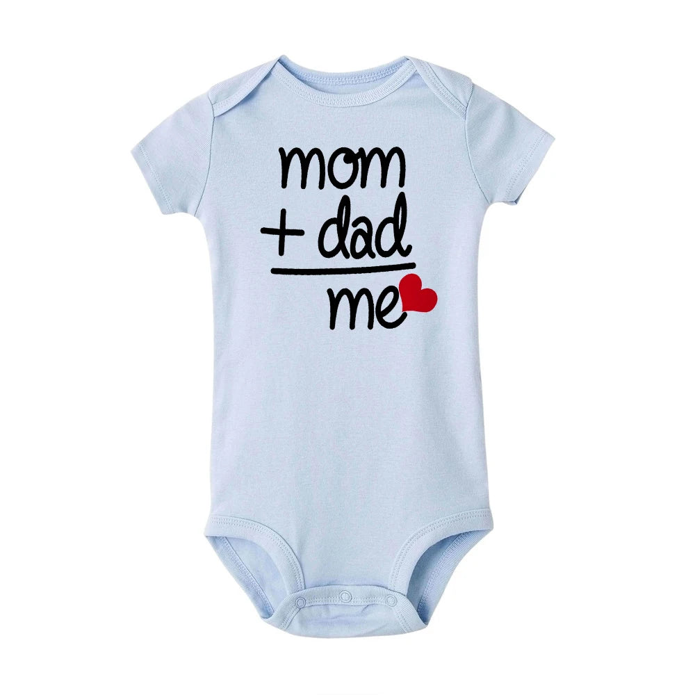 Mom + Dad = Mich Neugeborenen Baby Mädchen Romper Kleinkind Mädchen Jungen Kleidung Ropa Pyjama Strampler Kinder Kurzarm Body urlaub Geschenke.