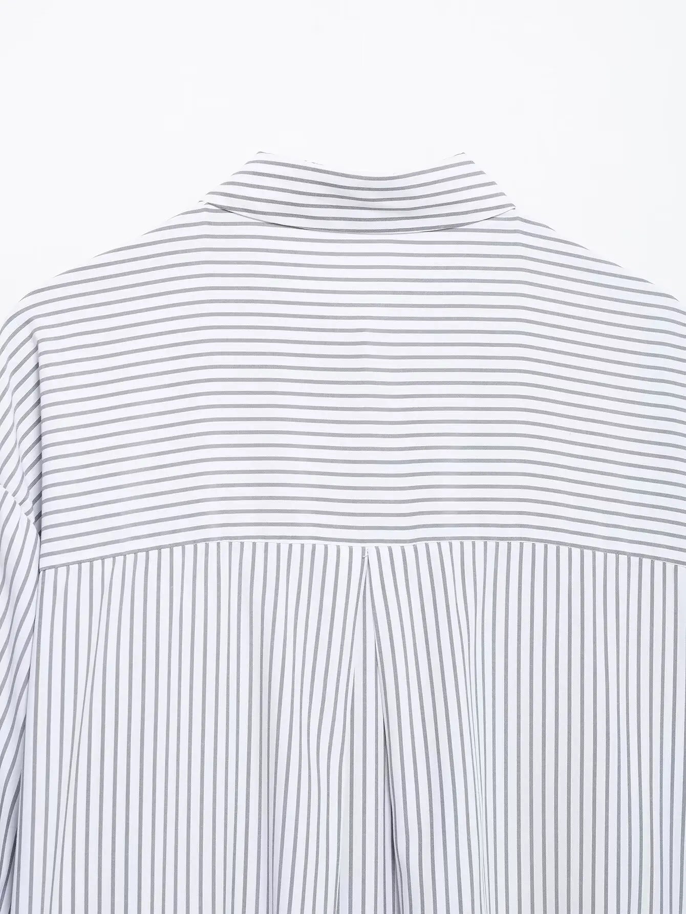 Women 2025 Spring New Chic Fashion Loose Striped Shirt Vintage Long Sleeve Casual Female Shirts Blusas Chic Tops.