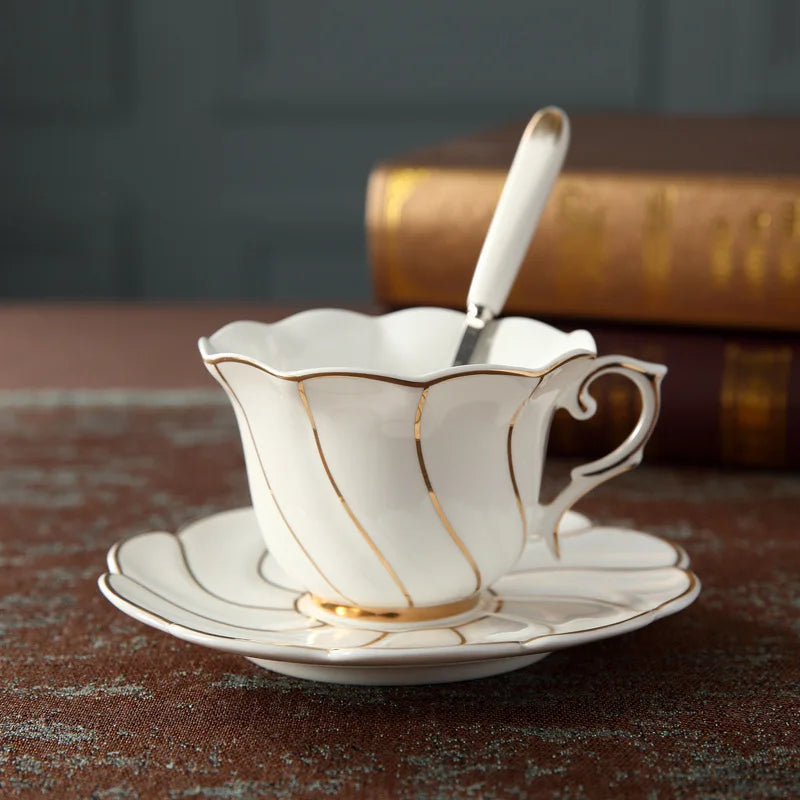Exquisite Europe Noble Bone China Coffee Cup Saucer And Spoon Set with Gold Ceramic Cappuccino Afternoon Tea Cup.