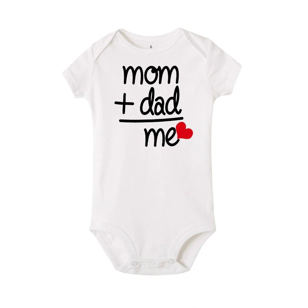 Mom + Dad = Mich Neugeborenen Baby Mädchen Romper Kleinkind Mädchen Jungen Kleidung Ropa Pyjama Strampler Kinder Kurzarm Body urlaub Geschenke.