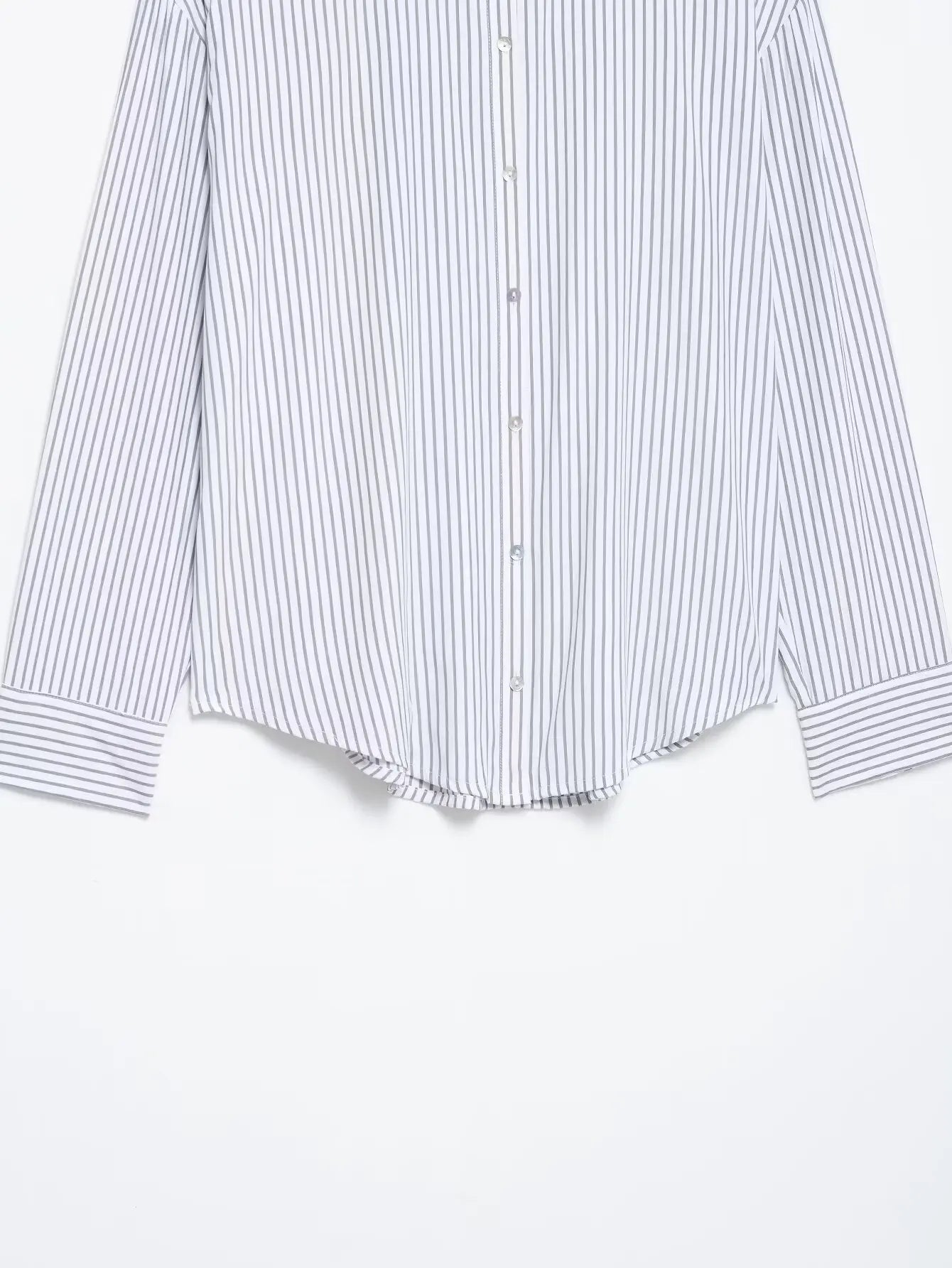 Women 2025 Spring New Chic Fashion Loose Striped Shirt Vintage Long Sleeve Casual Female Shirts Blusas Chic Tops.