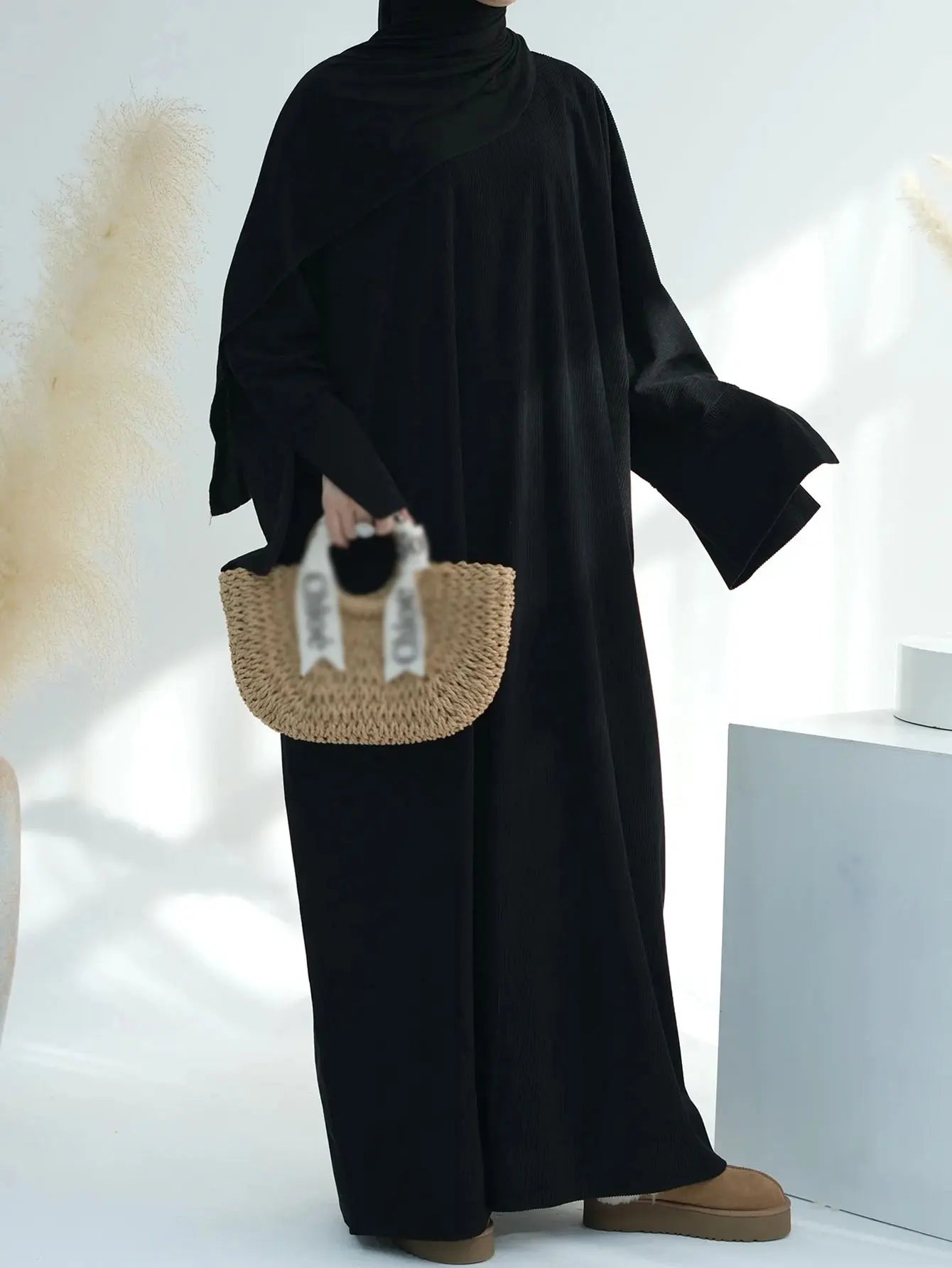 2025 New Arrival Turkey Dubai Muslim Winter Abaya Corduroy Women Closed Abaya Loose Daily Wear Muslim Long Winter Dress.