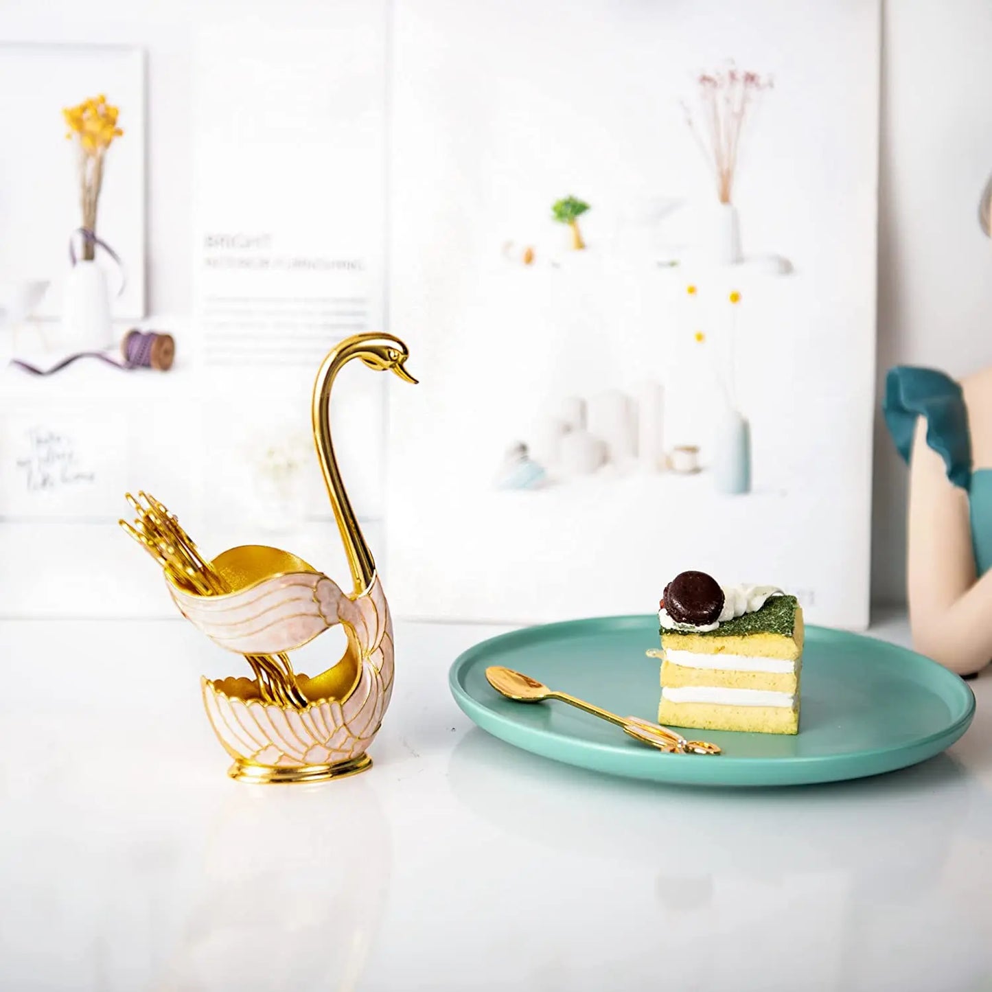 Swan-Shaped Cutlery Holder, Elegant Spoon and Fork Base, Luxury Tableware Storage, Stylish Kitchen Decor and Organizer for Home.