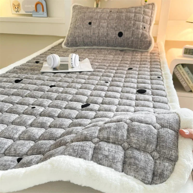 Winter Soft Thick Flannel Mattress Toppers Dormitory Single Double Bedspread Warm Bed Sheets Mattress Cover Fold Tatami Thin Mat
