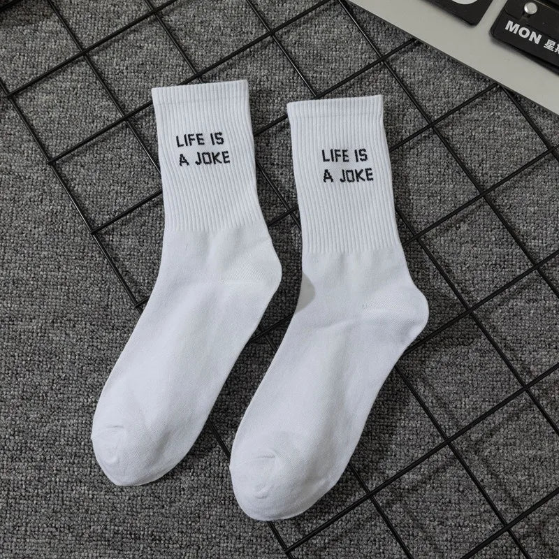 Simple European and American street letters white men's and women's socks sports hip hop college style socks.