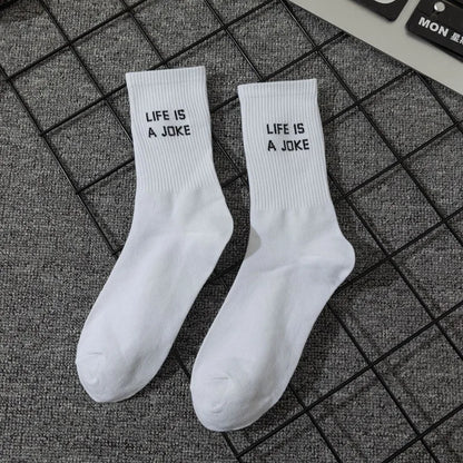 Simple European and American street letters white men's and women's socks sports hip hop college style socks.