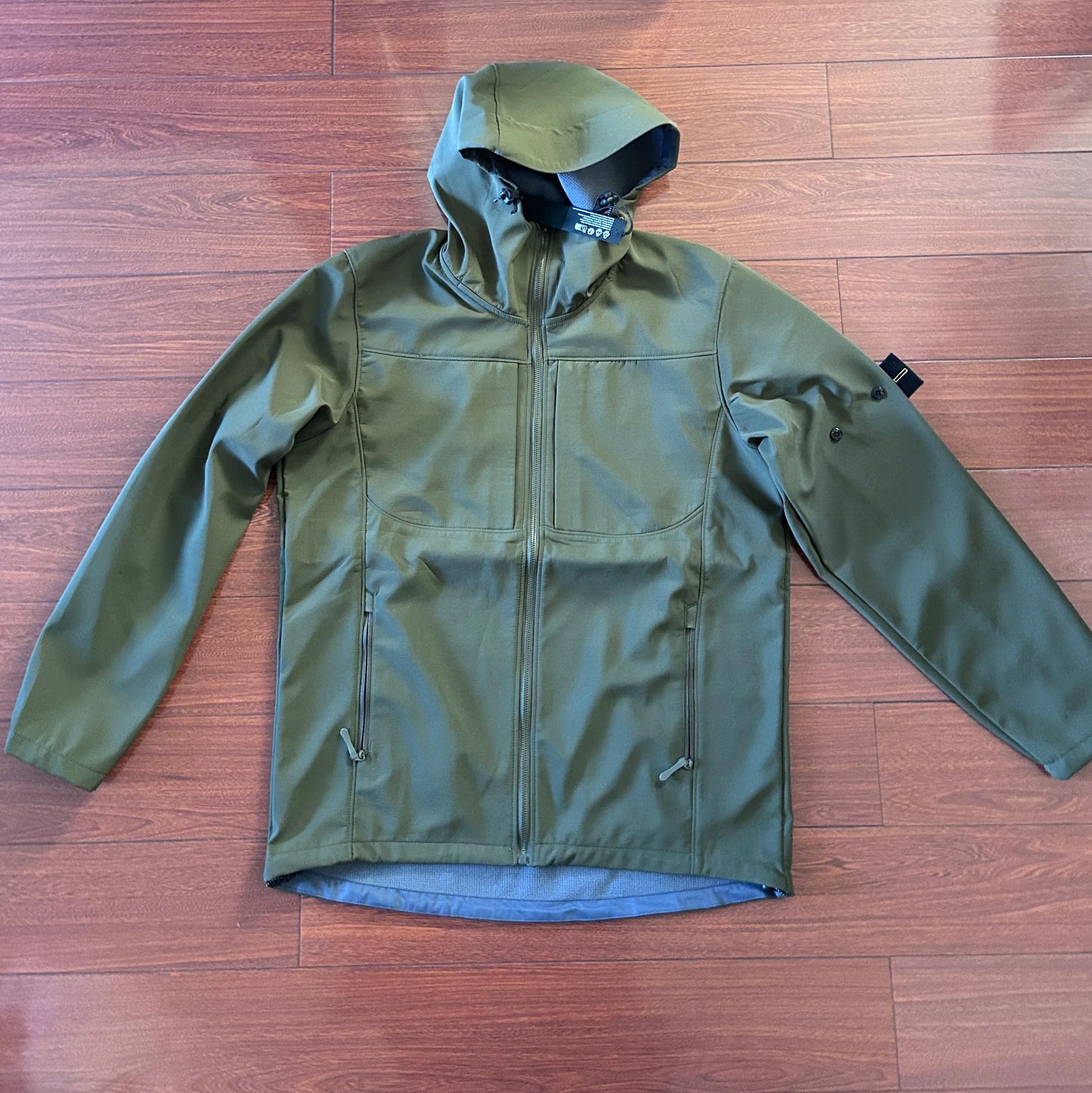 Compass Button Patch Italian Luxury Style Men's Fleece-lined Windbreaker Jacket Zippered Suitable For Outdoor Sports Hoodie.