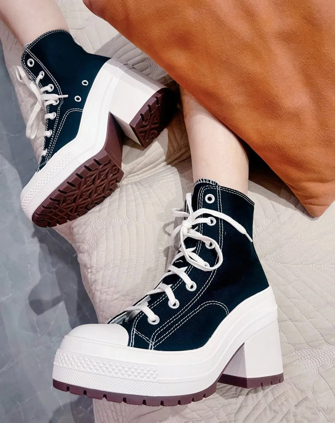 Women Platform Sneakers Canvas Shoes Personalized Luxry Heels Skateboard Lace Up Casual Fashion Outdoor Sneakers.