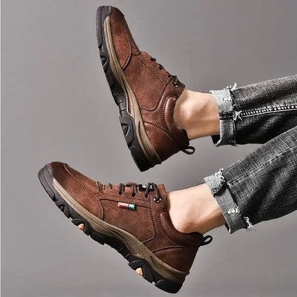 Non-slip Leather Men Hiking Shoes High Quality Man Casual Sneakers Comfortable Sport Shoes Breathable Retro Men Walking Sneakers.