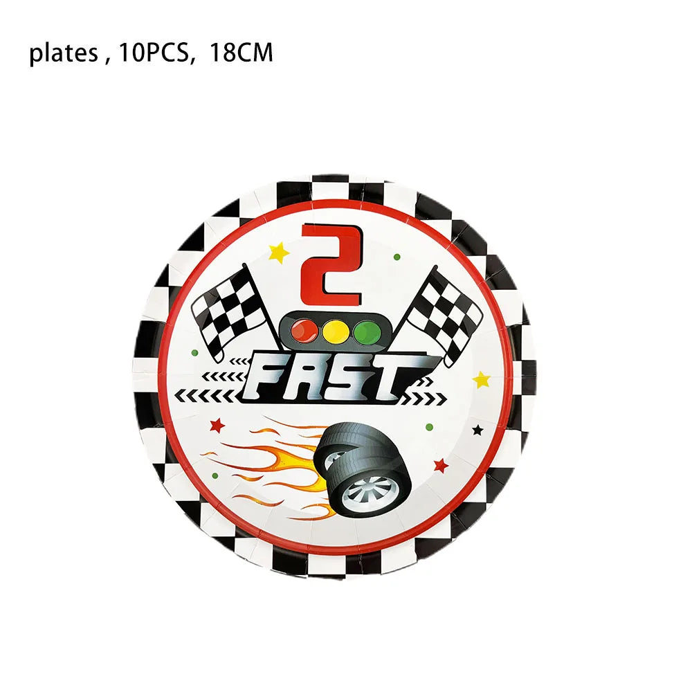 Rennwagen-Thema, zwei schnelle Jungen, Partydekorationen zum 2. Geburtstag für Rennwagen, karierte Flaggen, Rennrad, Einweggeschirr.